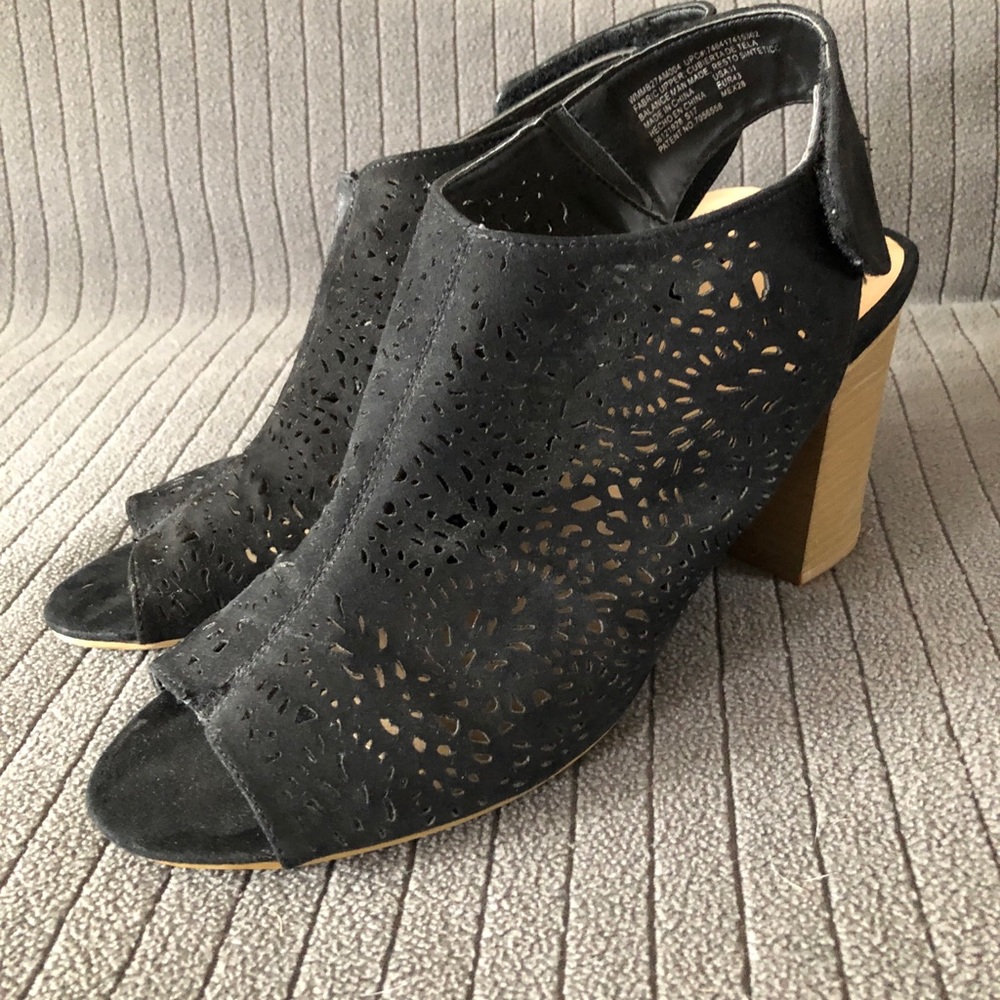 NEW DSW SIZE 11 CUTE BLACK OPEN TOE